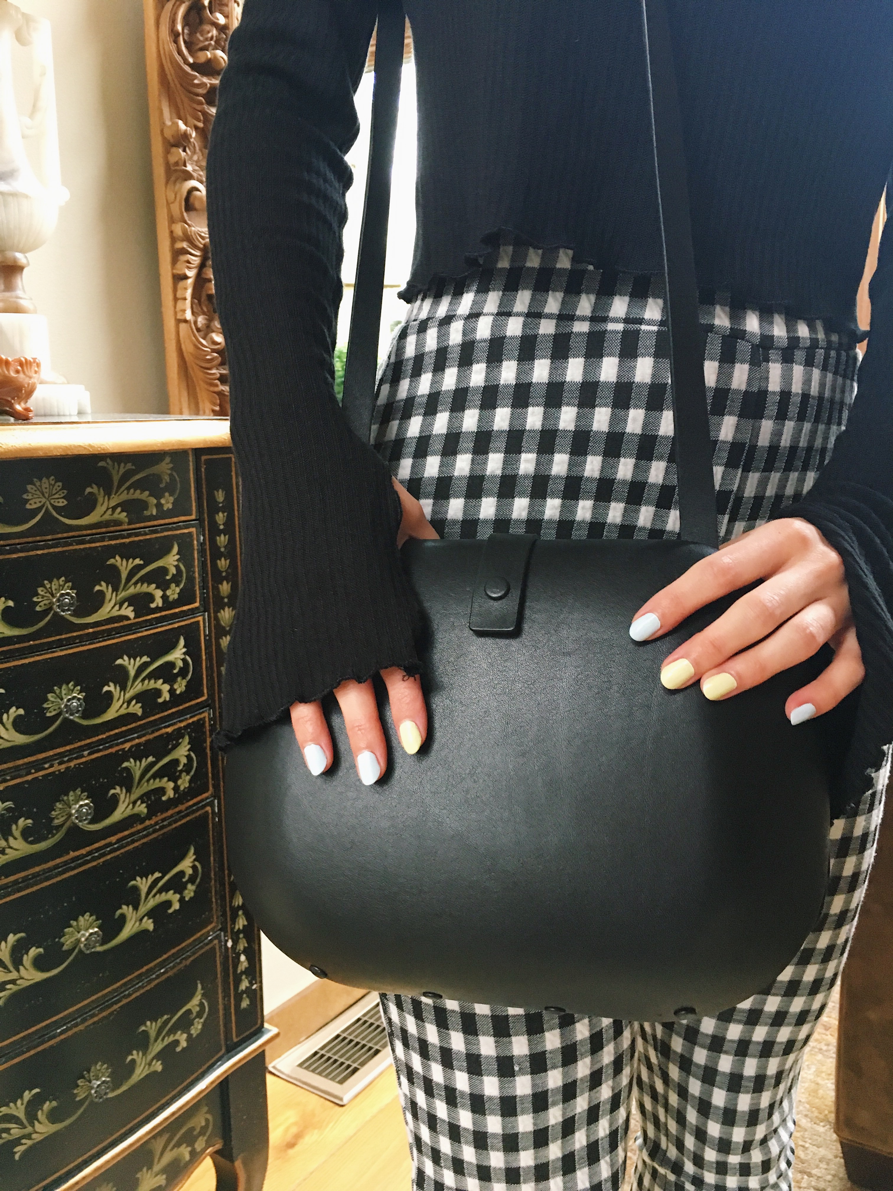 boston fashion blogger in gingham pants, black COS purse, spring trends