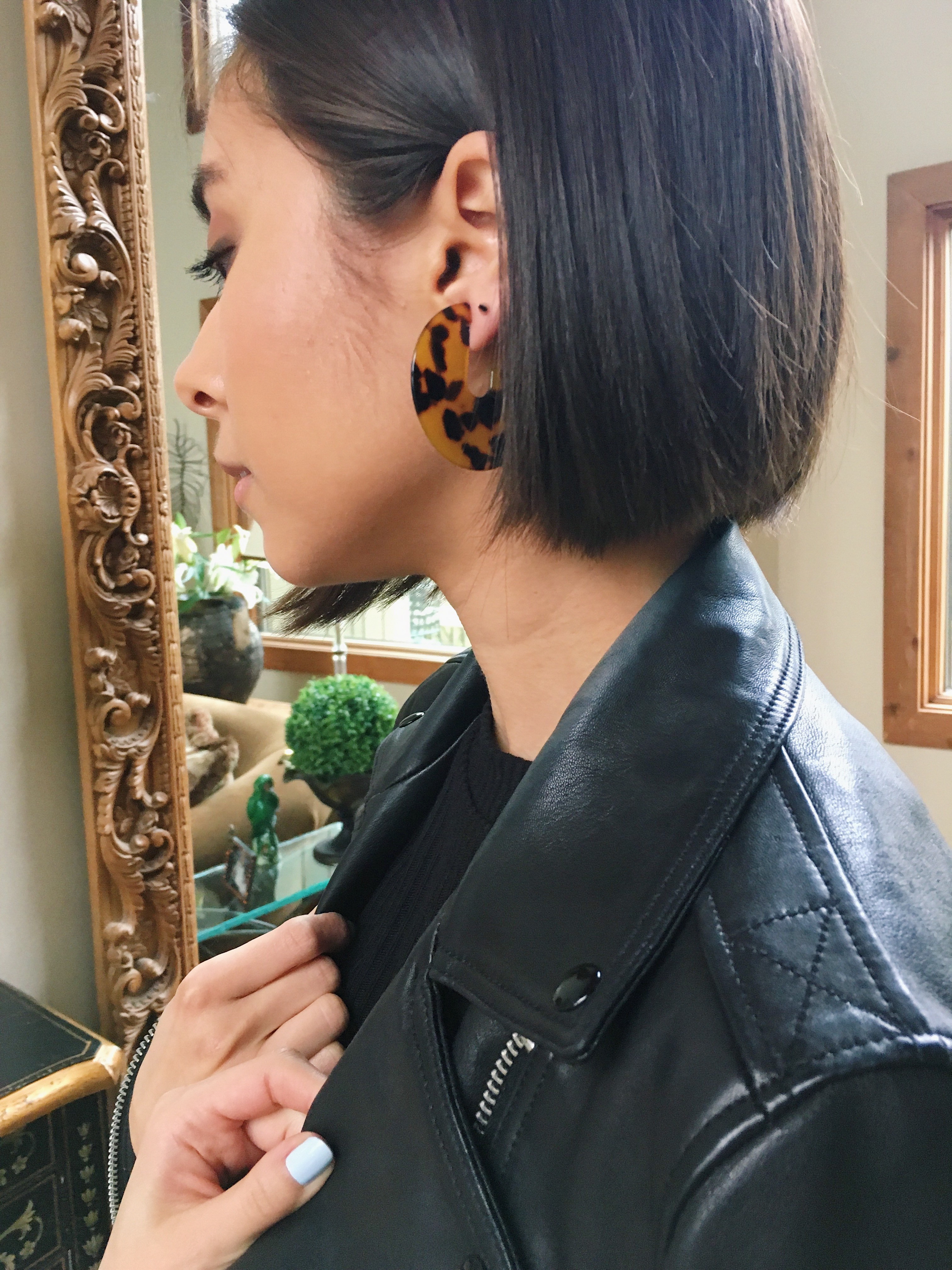 boston fashion blogger in leather jacket, tortoise shell earrings, spring trends, bob haircut