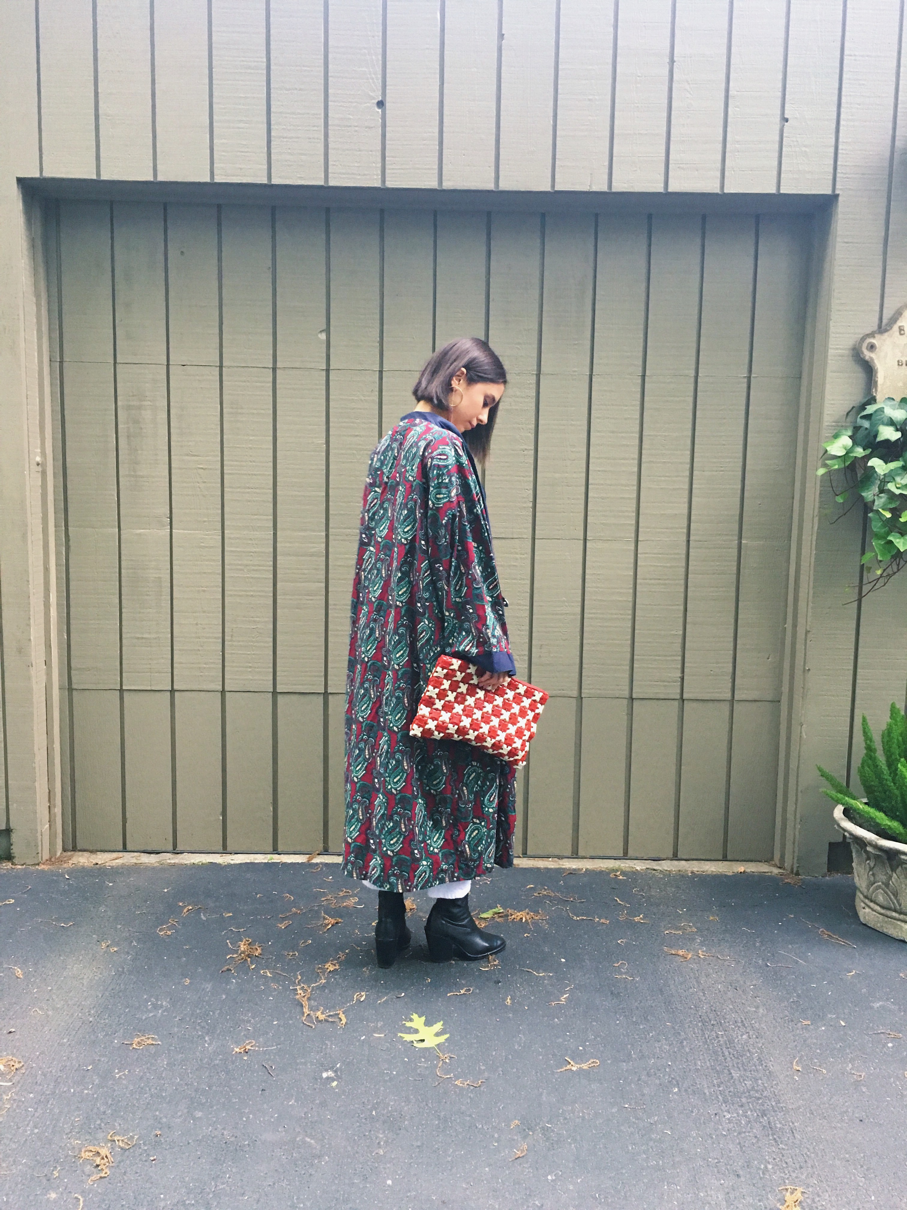 That Time I Wore fashion blogger poses again in a kimono jacket.